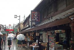 淅淅沥沥的小雨突然变成了大雨  不同地区的日本梅雨