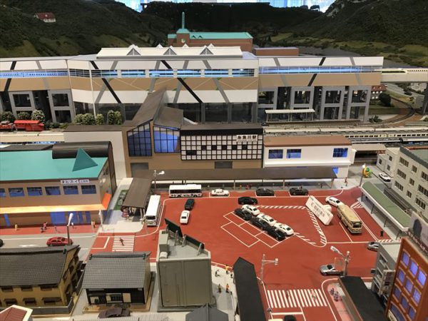 在糸鱼川站展开的立体透视铁道模型