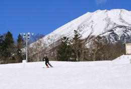 日本最早开放+精彩活动不断 详解富士山南麓Yeti滑雪场 日本最早开放+精彩活动不断 详解富士山南麓Yeti滑雪场